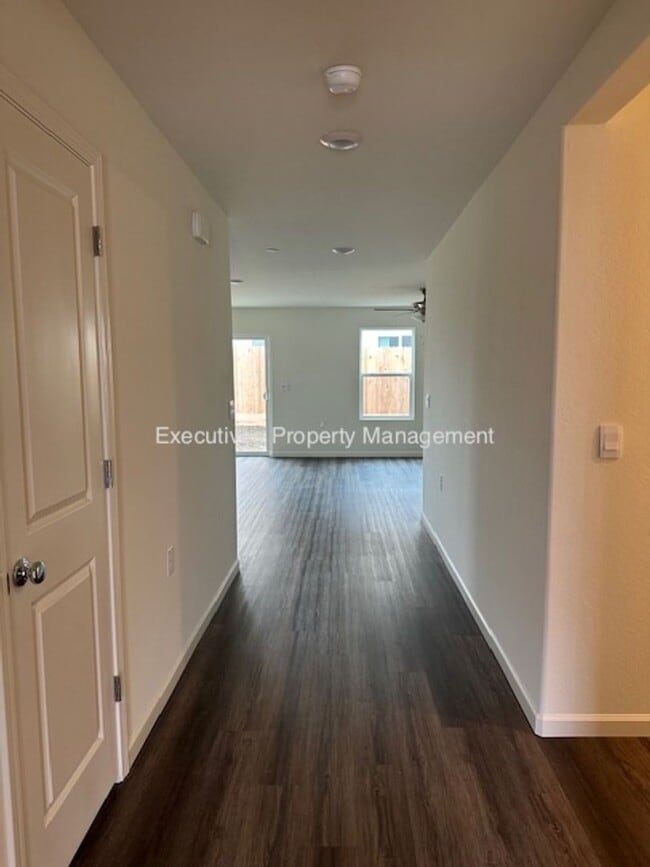 Photo - 11 River Oak Ct House