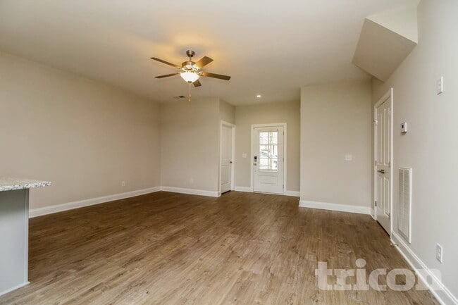 Foto del edificio - 121 Dimaggio Dr