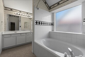 Building Photo - 805 Courtland View