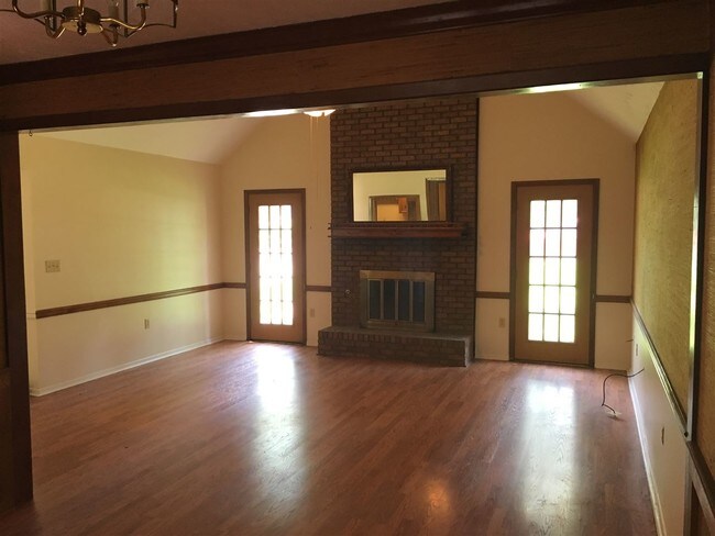 Foto del edificio - 1708 Rosemont Cir