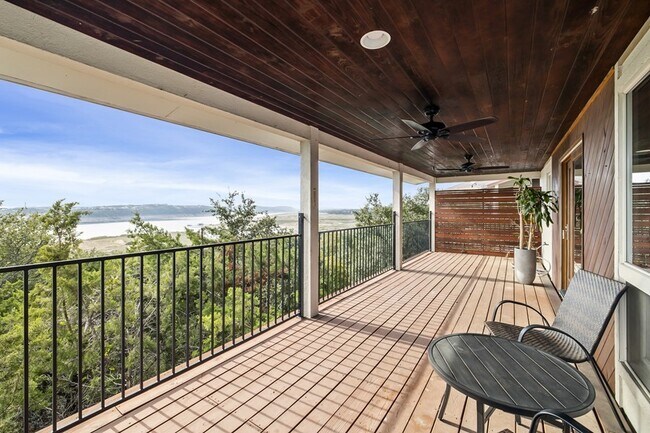 Foto del edificio - Rental Overlooking Lake Travis