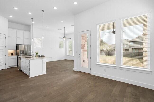 Foto del edificio - 1413 Kneehigh Ln