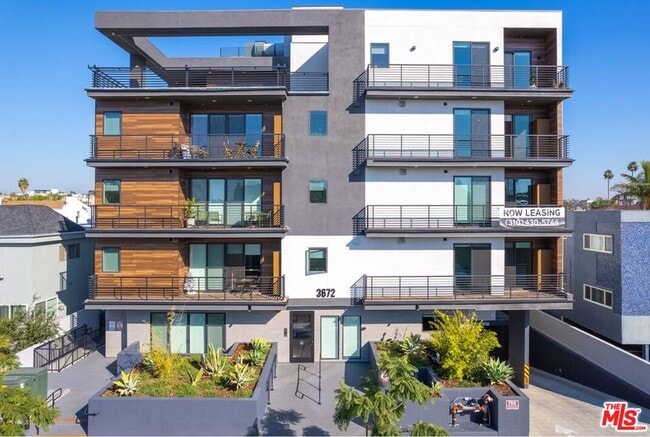 Foto del edificio - 3672 Jasmine Ave