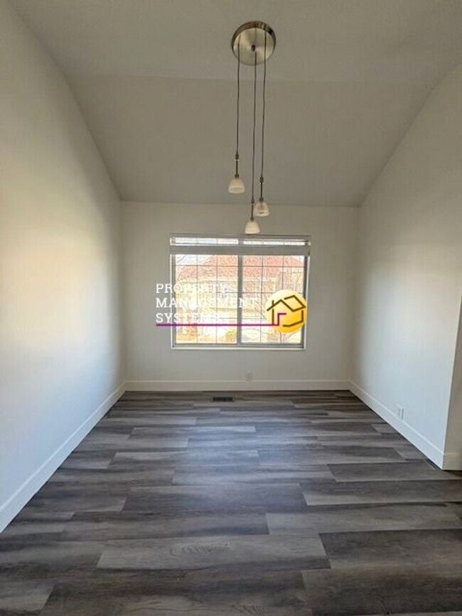 Foto del edificio - 2 Bedroom Condo in Taylorsville!