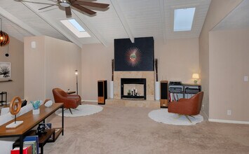 Building Photo - 125 Quartz Dr