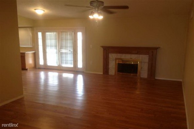 Building Photo - 2063 W Morningside Dr