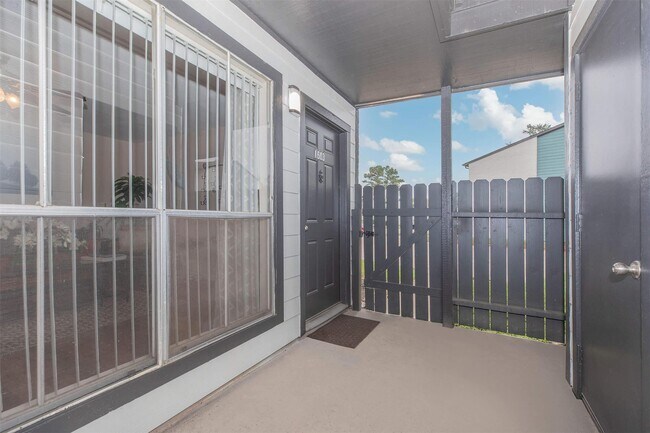 Foto del edificio - 21717 Inverness Forest Blvd