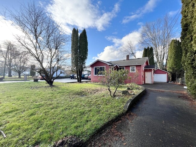 Building Photo - 9237 Woodbine St