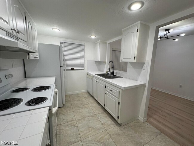 Foto del edificio - 12642 Kenwood Ln