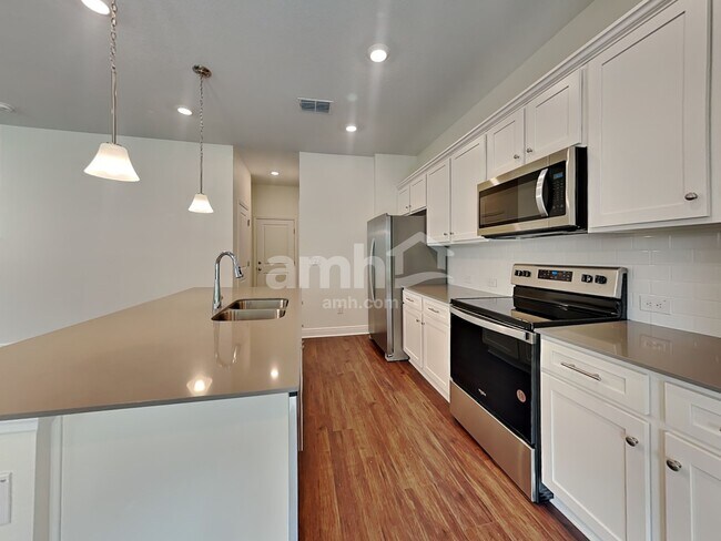 Foto del edificio - 27265 St Andrews Ave