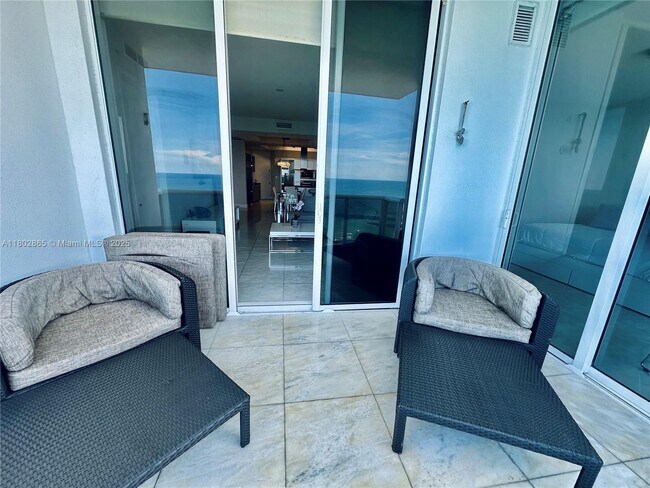 Foto del edificio - 18201 Collins Ave