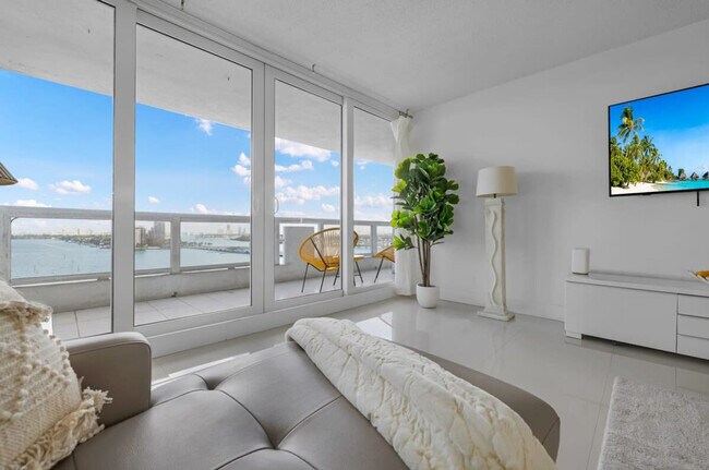Foto del edificio - 1717 N Bayshore Dr