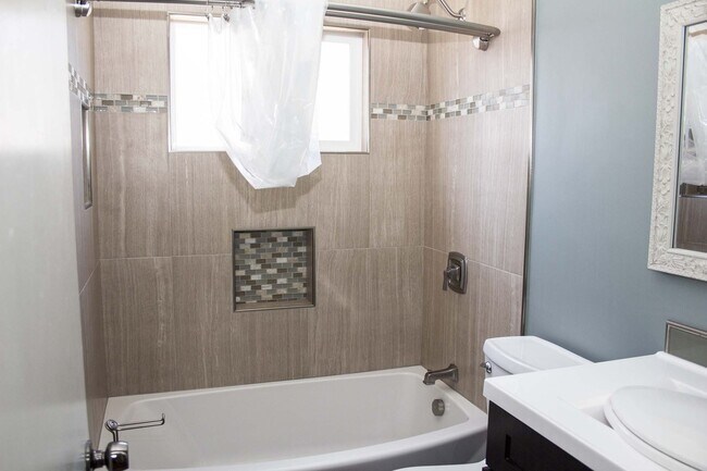 Foto del edificio - 3 br, 2 bath House - 4567 Piper Street