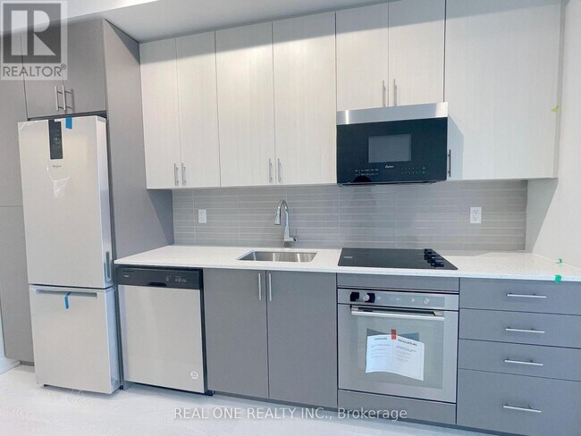 Building Photo - 415 Main St W