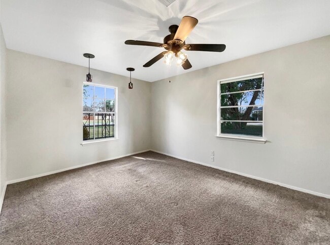 Building Photo - 908 Loggins Dr