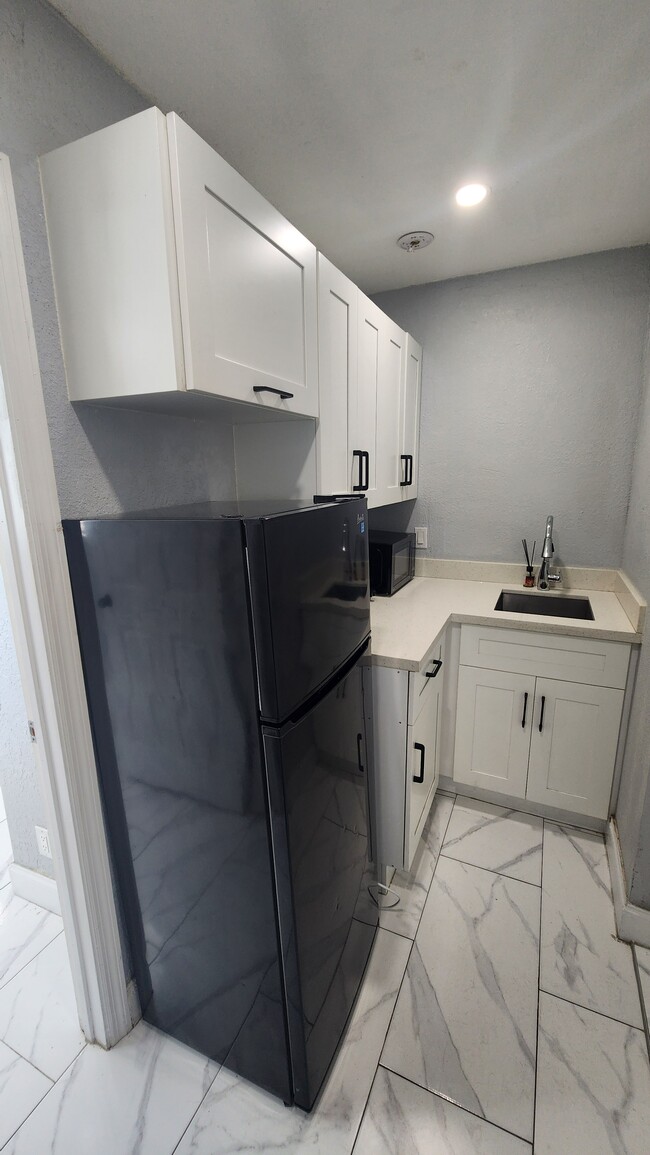 Foto del edificio - 870 NW 84th Ter