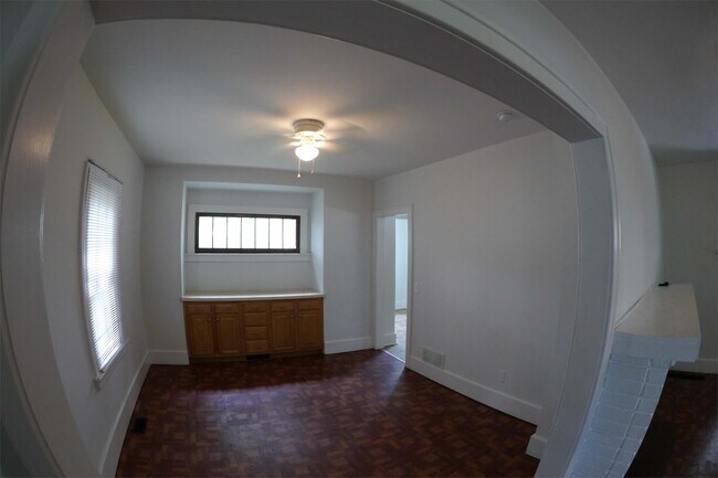 Foto del edificio - 915 Woodstock Ave