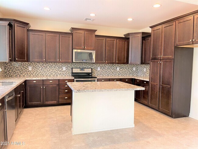 Foto del edificio - 3043 E Rochelle St