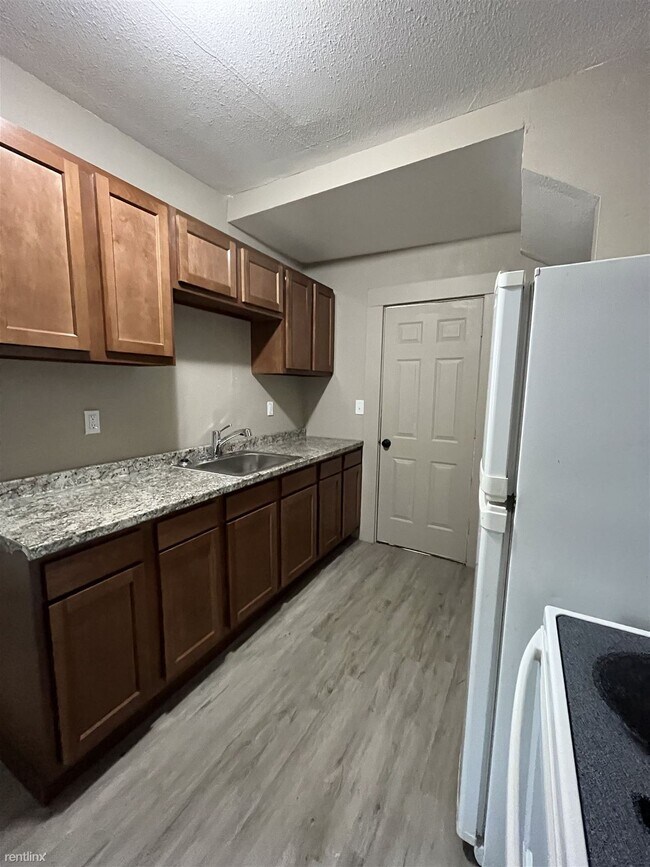 Foto del edificio - 2 br, 1 bath Duplex - 56 W Glenwood St Low...