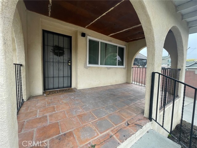 Building Photo - 20437 Kenwood Ave