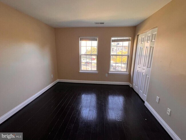 Building Photo - 1031 Gardenview Loop