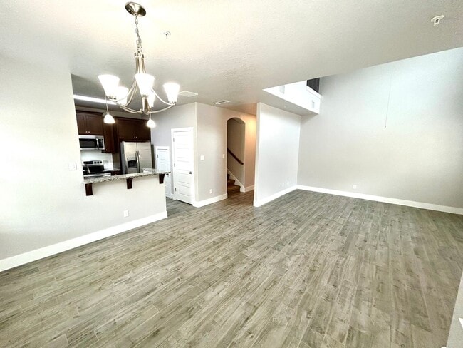 Building Photo - **APPLICATION RECEIVED** AVAILABLE NOW! 3 ...
