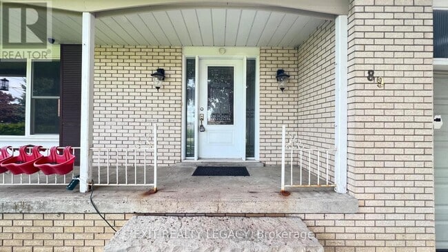 Building Photo - 89 Bond Crescent
