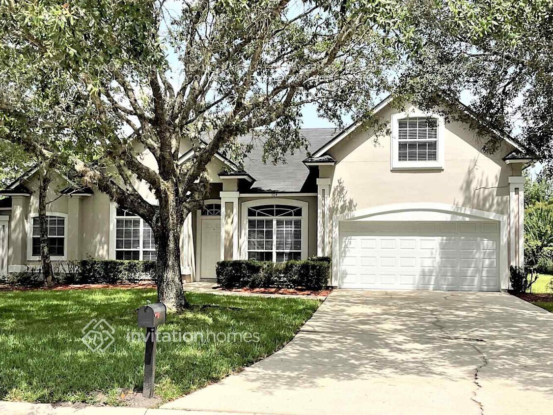 Foto principal - 104 Village Green Ave