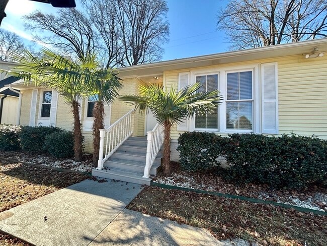 Photo - 900 Stanfield Dr House