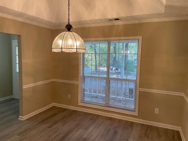 Building Photo - 385 Burch Rd