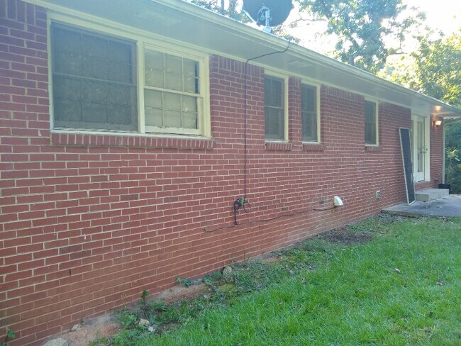 Building Photo - 4685 Greenleaf Cir SW