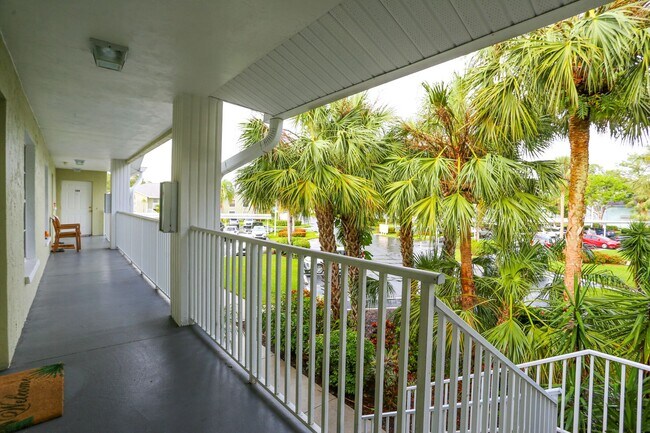 Foto del edificio - **LOVELY FULLY FURNISHED SEASONAL RENTAL**...