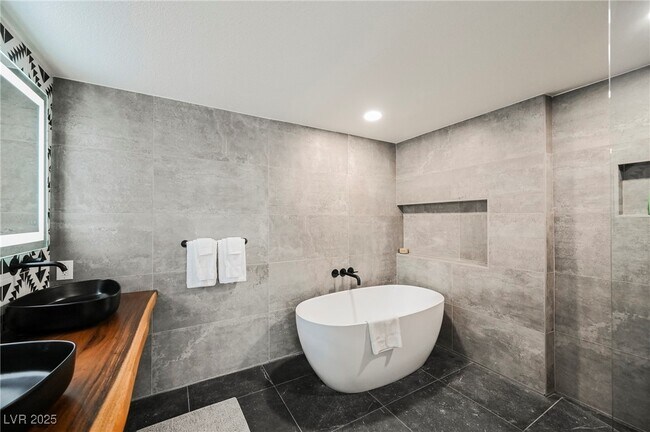 Foto del edificio - 1640 Crystal Shadows Cir