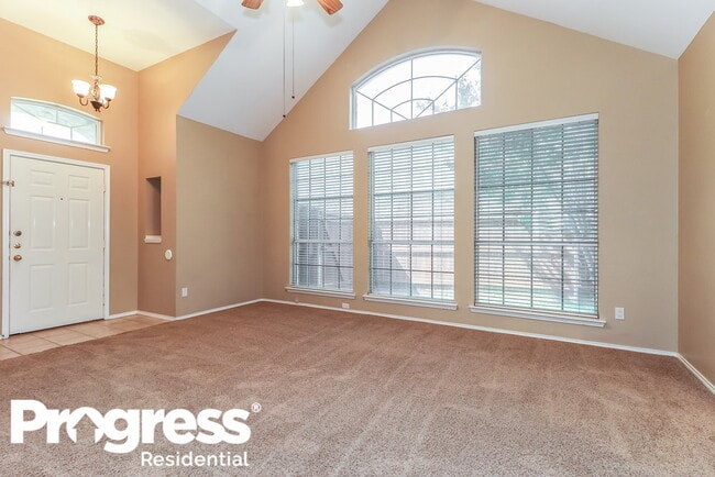 Building Photo - 841 Summit Pointe