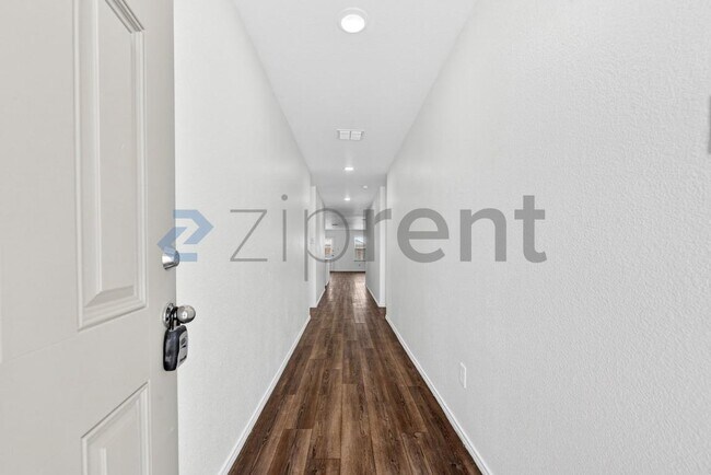 Foto del edificio - 900 Wildflower St