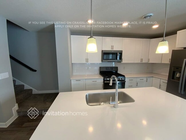 Building Photo - 10900 Everest Pl N