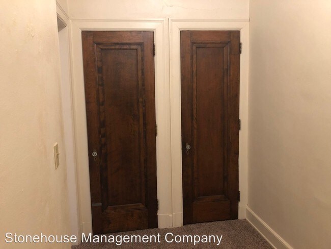 Foto del edificio - 358-360 W 7th St