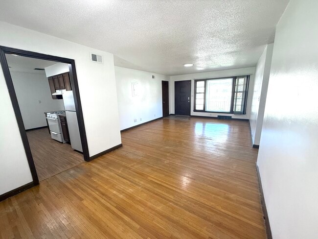 Building Photo - 2111 W 24th St N