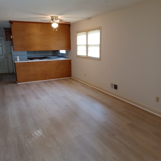 Living room from front door - 516 W Cedar St