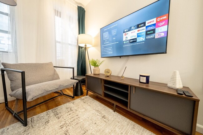 Foto del edificio - 305 E 95th St