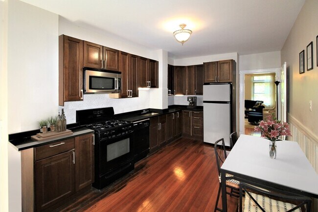 Building Photo - 1805 Beacon St Building Photo - 1805 Beacon St