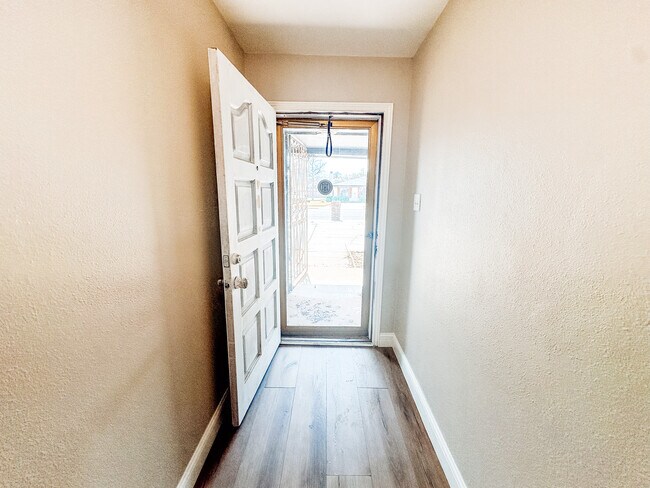 Foto del edificio - 5712 73rd St