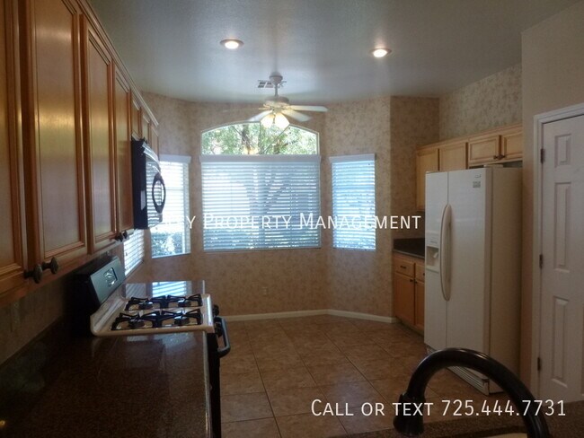 Building Photo - GREEN VALLEY TOWNHOME W/ DOWNSTAIRS MASTER