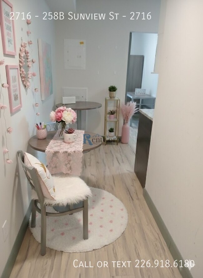 Building Photo - 258B-258B Sunview St