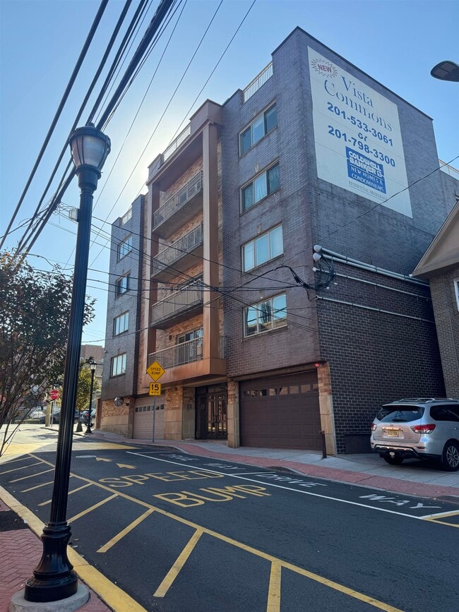 Building Photo - 803 Sip St