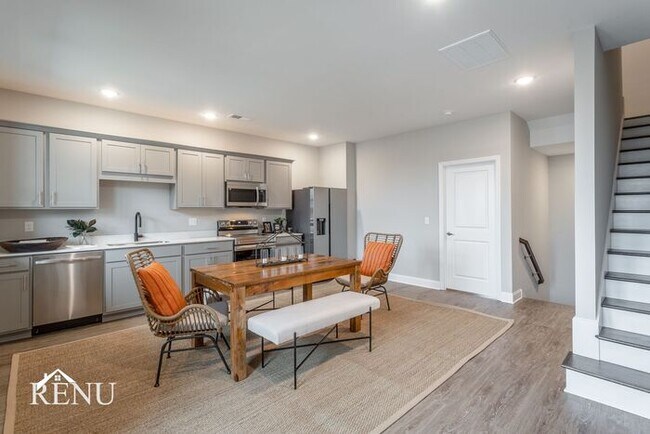 Foto del edificio - 2374 E 18th St Pl