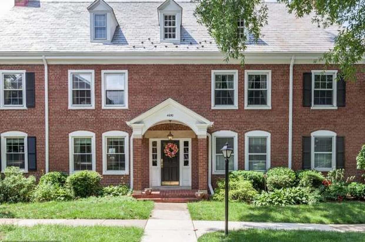 Spacious Bright Condo in Fairlington - Spacious Bright Condo in Fairlington