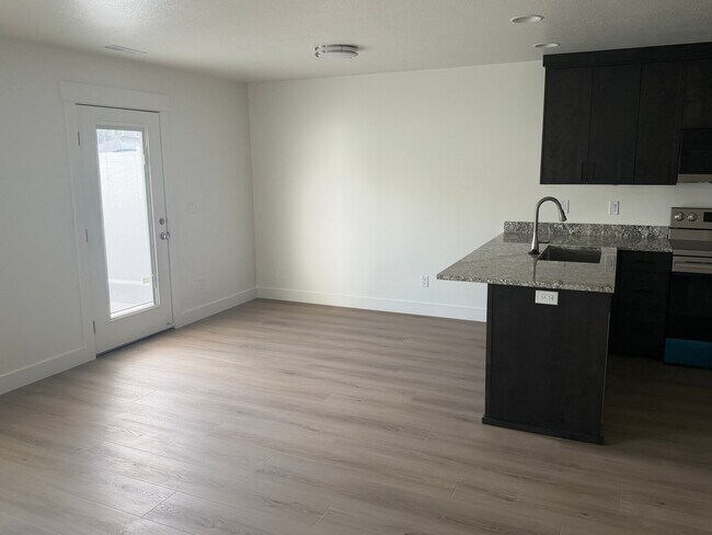 Foto del edificio - 2070 N 325 E