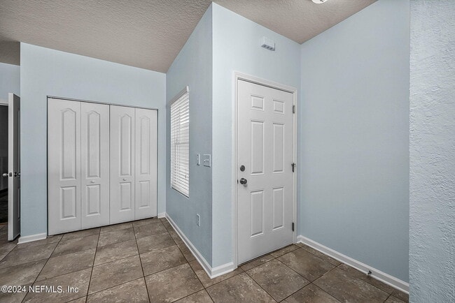 Building Photo - 598 Servia Dr