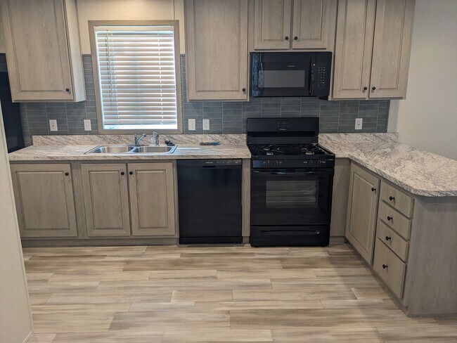 Foto del edificio - 3617 N Grand Ave E